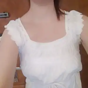Krásné bílé tričko