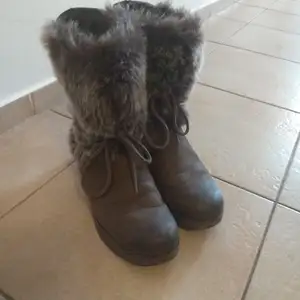 Nádherné kožené zimní boty s kožešinou