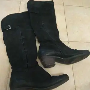 Nádherné kožené černé kozačky