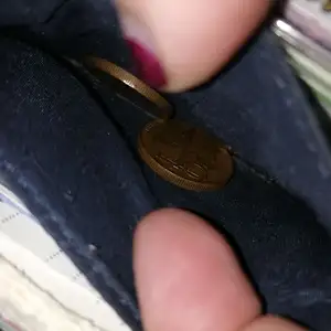 Část tvé výplaty = moje nákupy