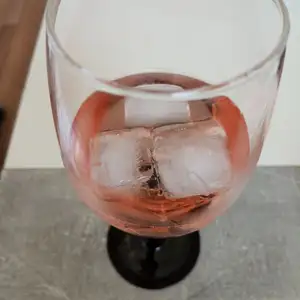 Pozveš mě na drink ?