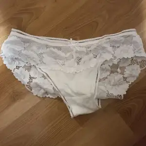 Krajková bílá klasika