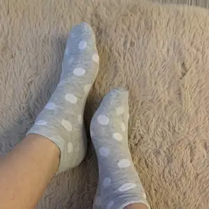 Bílé puntíky