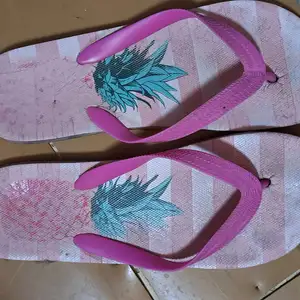 Staré sešlapané žabky 2 páry