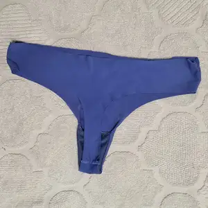 Hladké modré tanga