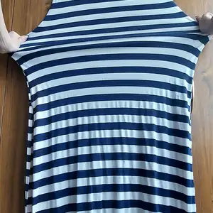 Šaty a spodní prádlo pro sissy