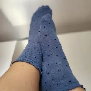 Šedomodré s puntíky