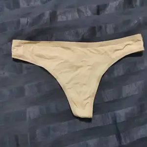 Bílé tanga + video zdarma