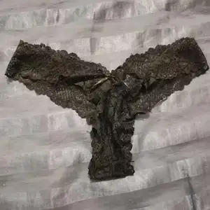 Černé tanga + video zdarma