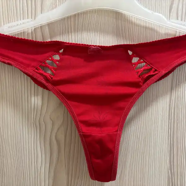 Tanga- rudá barva