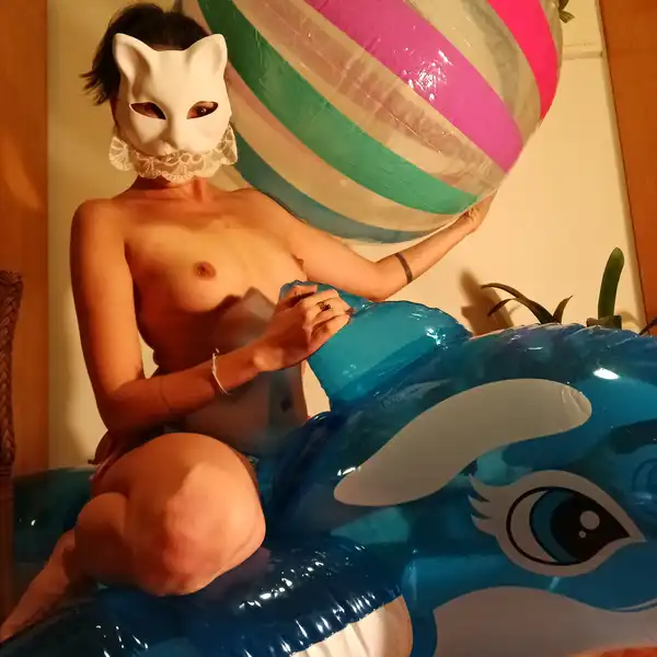 Tři nafukovací hračky
