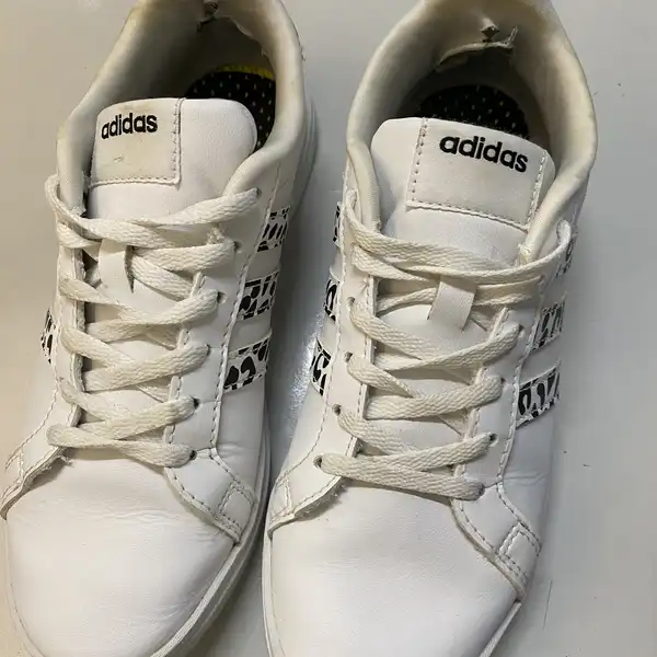 Nošené tigrované botky adidas