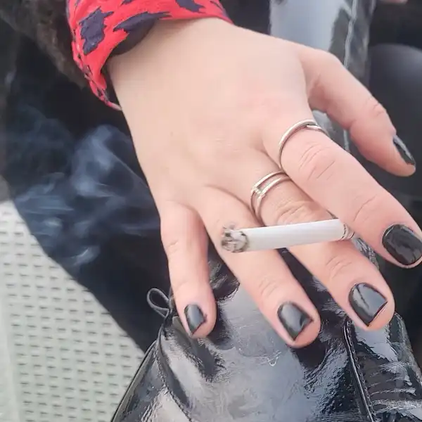 Sluha pro femdom party, smoking fetiš