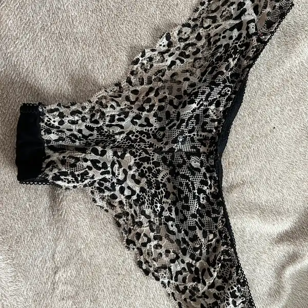 Leopardí krajkové kalhotky