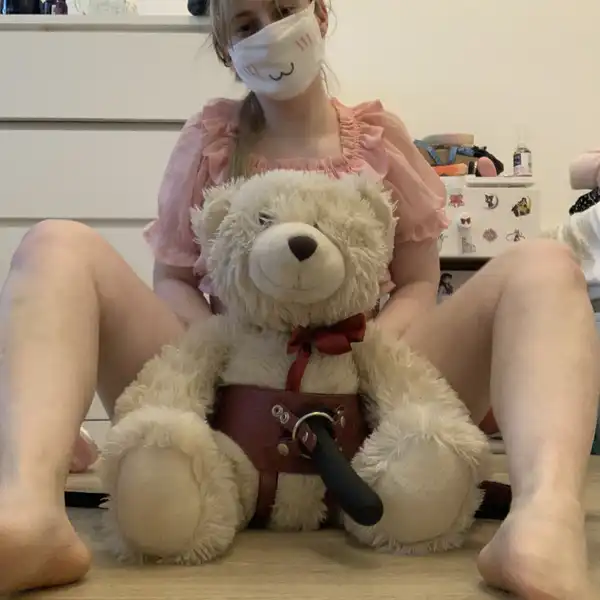 šukám s plyšáčkem UwU