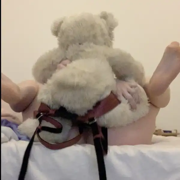 šukám s plyšáčkem UwU