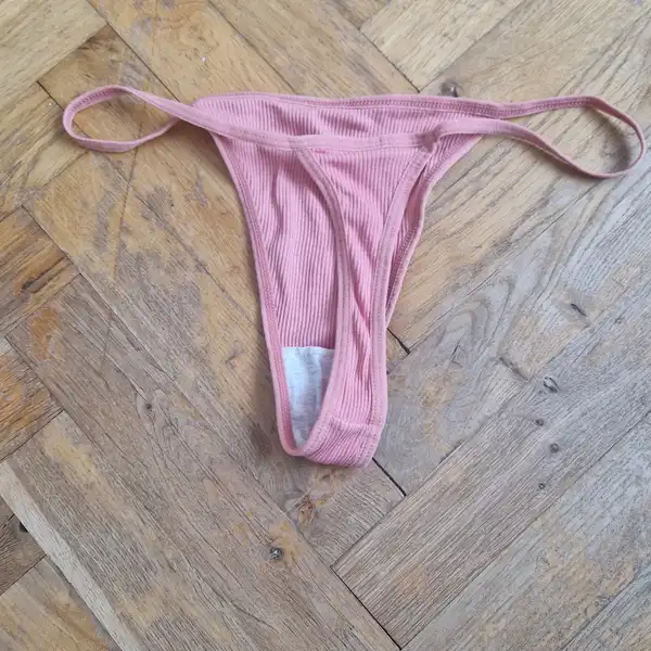 Růžová tanga