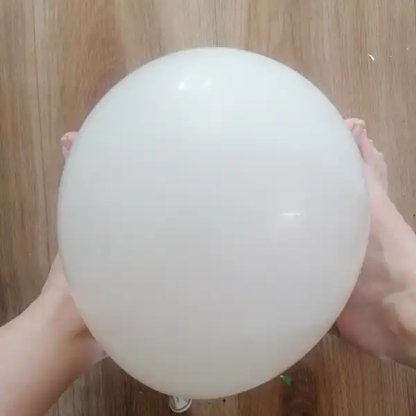Praskání balonku