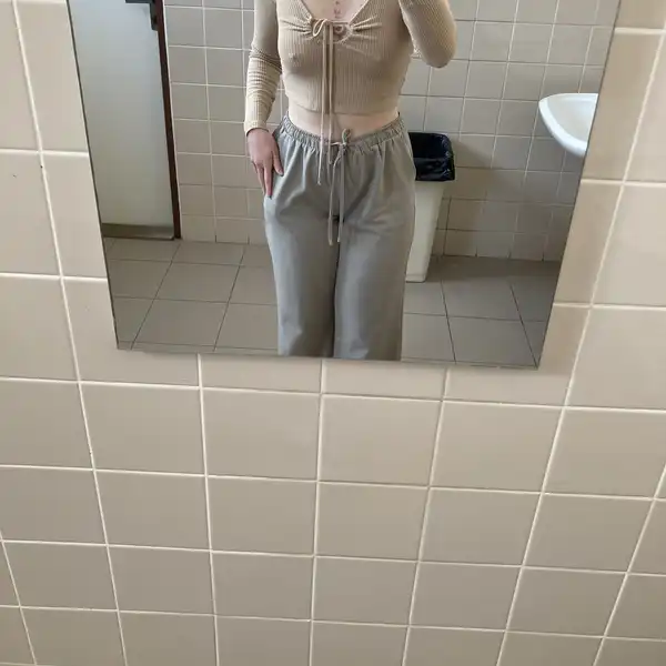 Onošené elegantní kalhoty