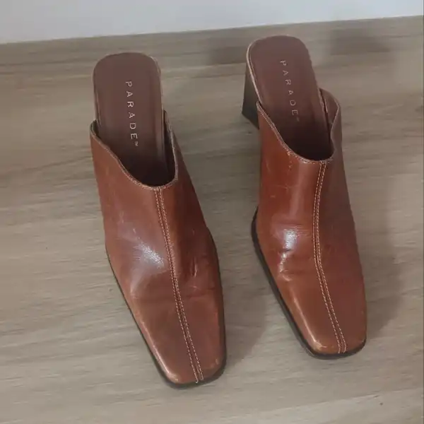 Staré pantofle na klínku