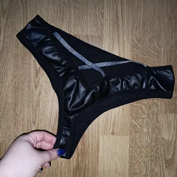 Koženková lesklá tanga