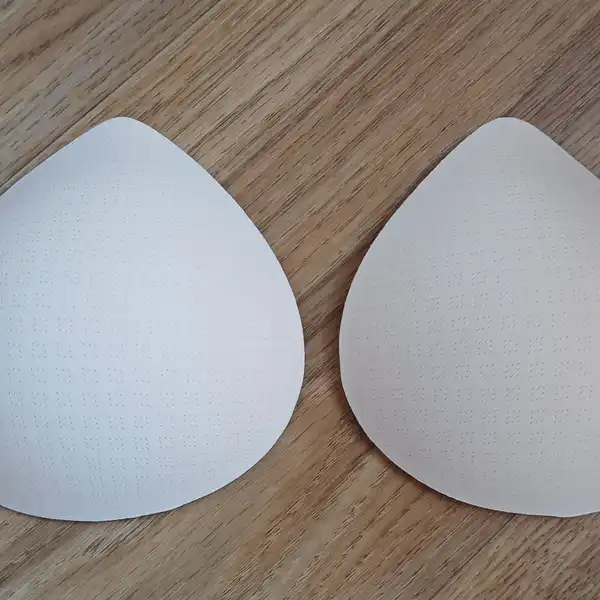 Výplň do podprsenky, umělé kozy