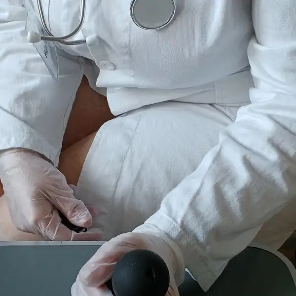 Perverz - doktorka sexuoložka Tě zaškolí