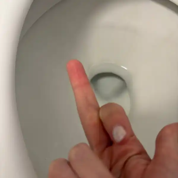Otrocký hajzl. Osobní toaletka otrok