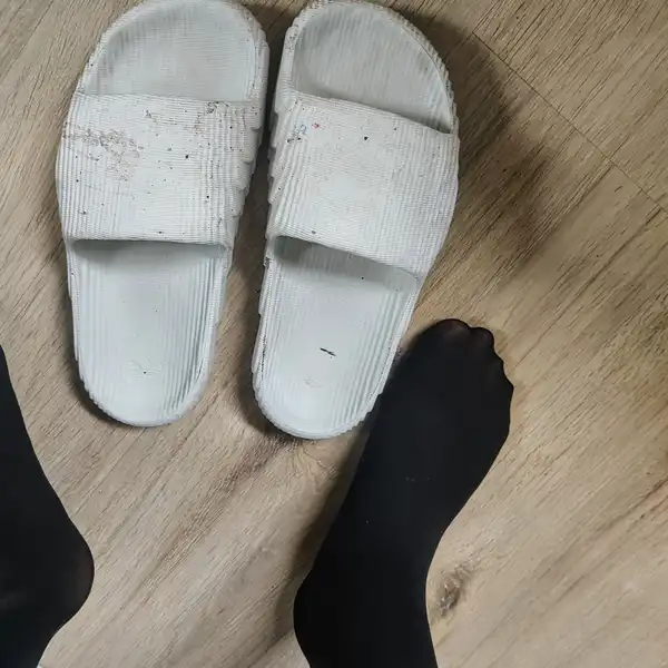 Pantoflíčky nošené v dílně