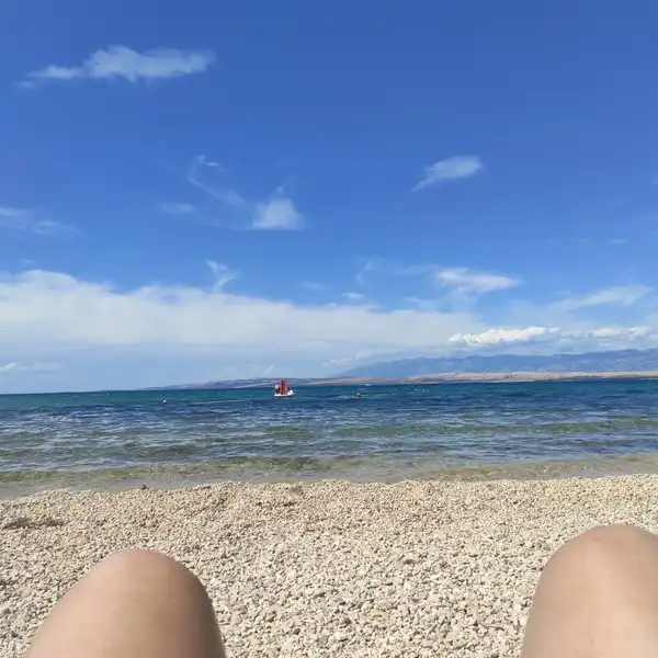 Platím královně dovolenou a