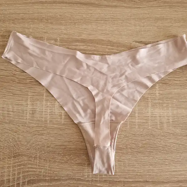Klouzavá růžová tanga