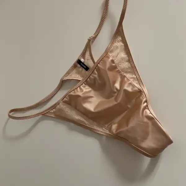 Saténové tanga