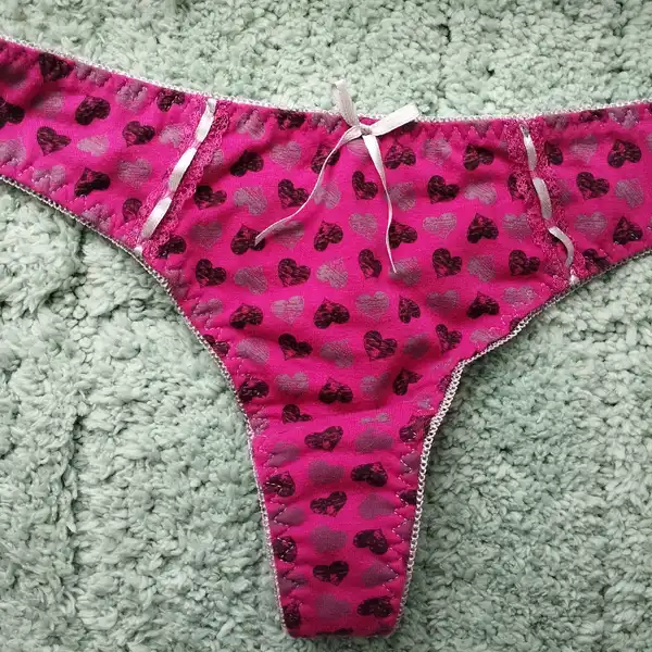 Tanga se srdíčky