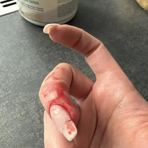 Zaplatíš mi nové nehty?