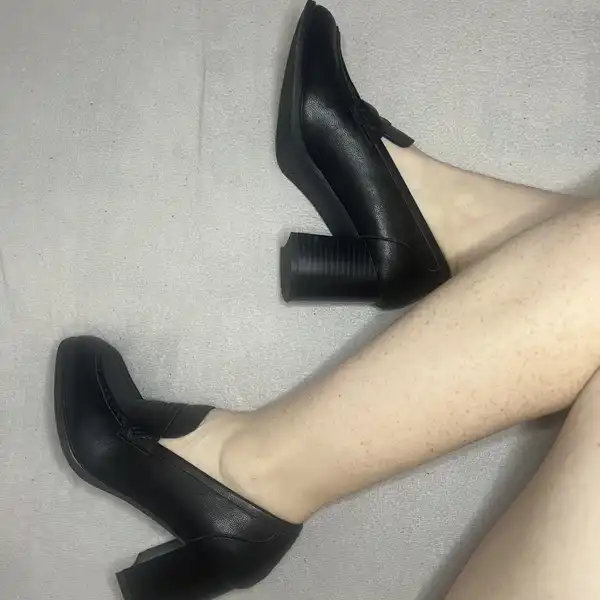 černé lodičky na vysokém podpatku