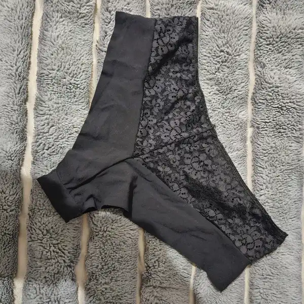 Svůdná černá krajka