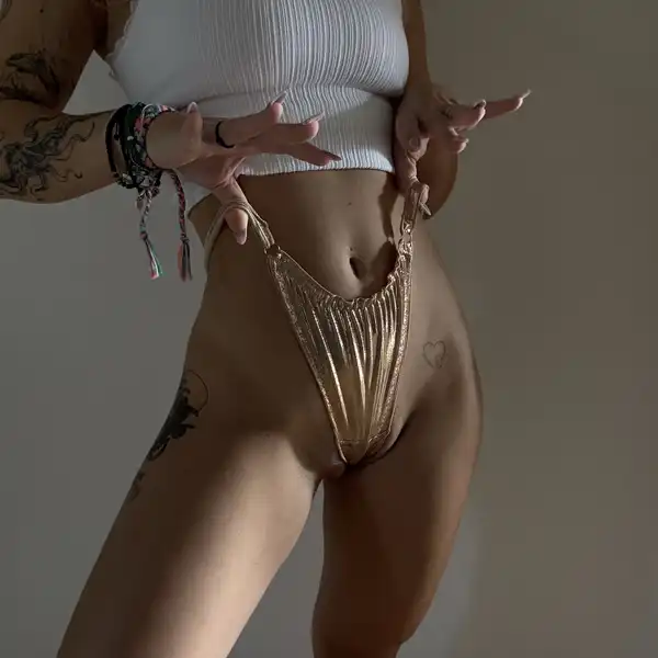 Dvoje voňavé kalhotky od nadržených sester