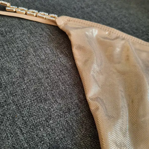 Zlaté kalhotky se zdobením